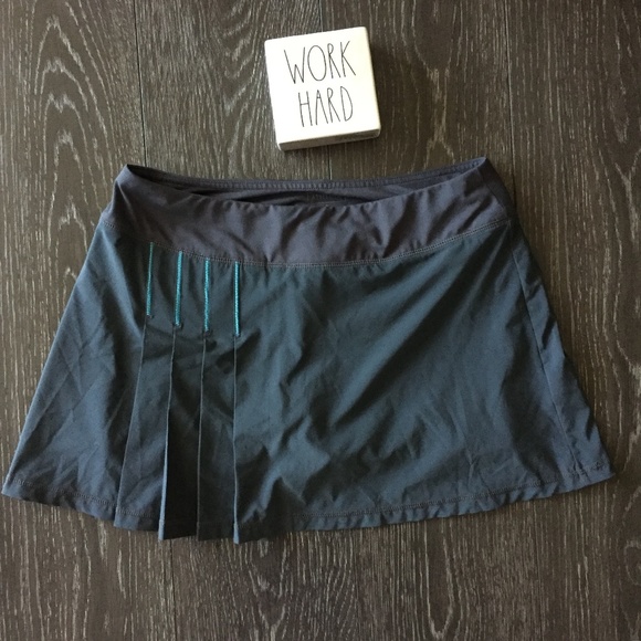 Athleta Pants - Slate Gray Athleta Second Wind Pleated Skort
